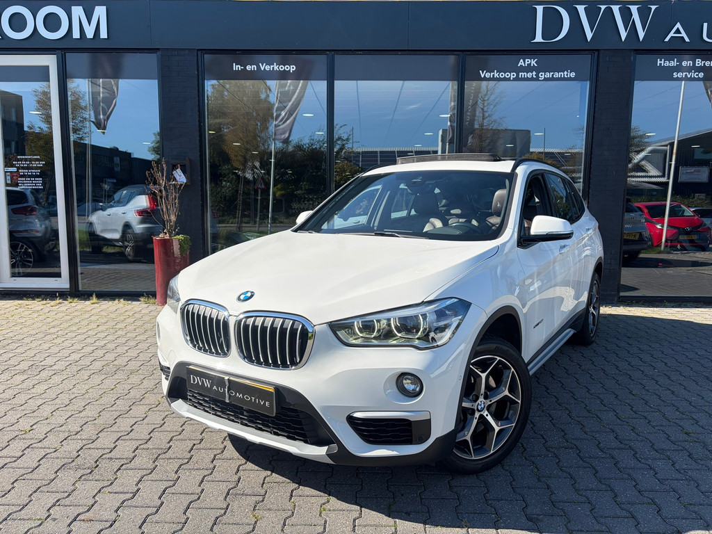 BMW X1 SDrive20i Centennial High Executive, Panorama dak 56954522-0.jpg | DVW Automotive